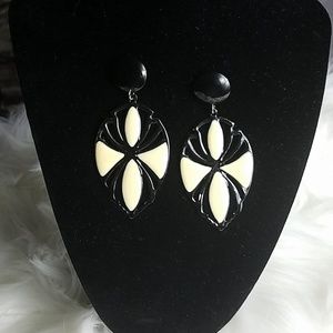 Fashion earrings, cream and black pierced earings